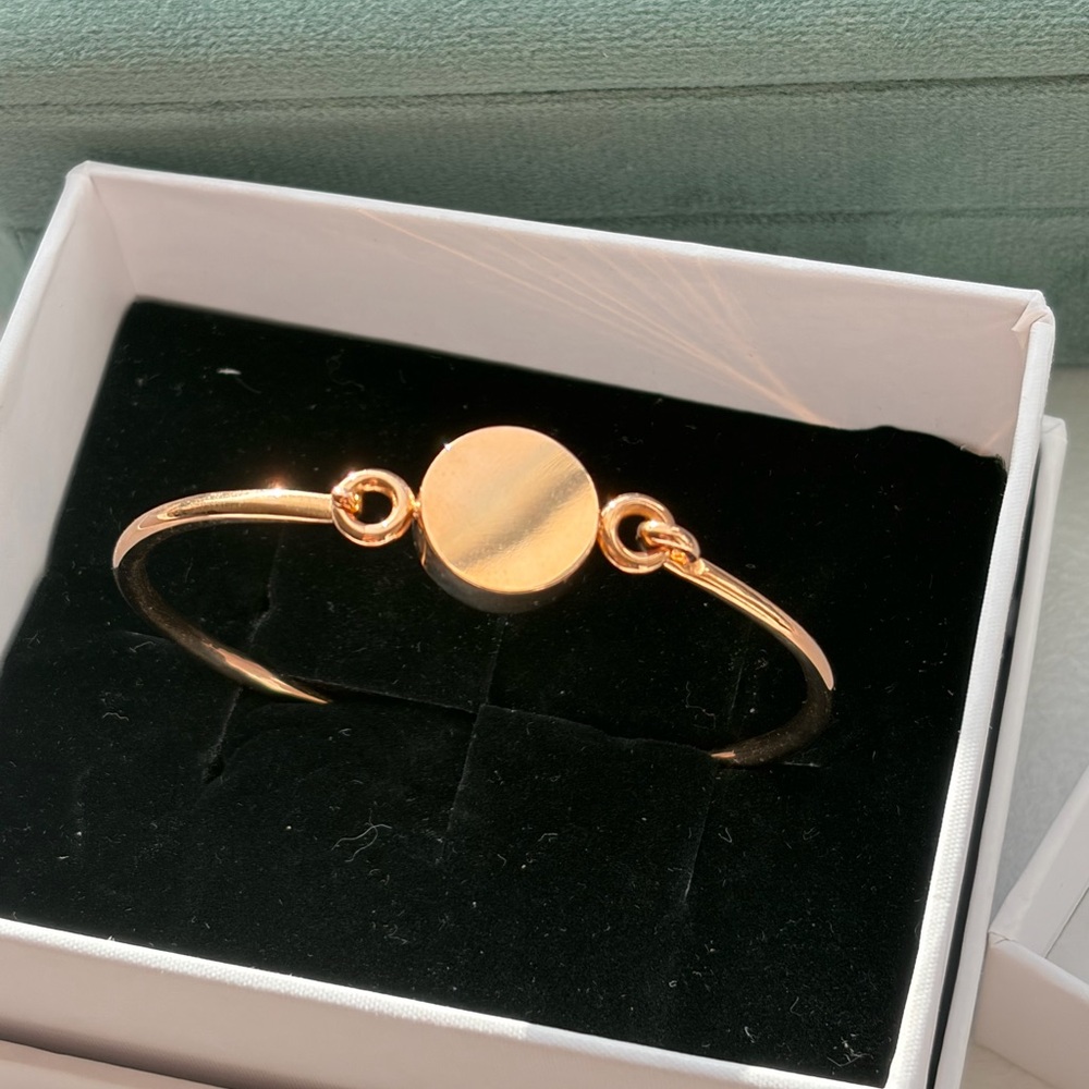 Moving Sale 🌟 Elegant Two Stone Pink Morher of Pearl Bangle - Rose Gold - Picture 5 of 14